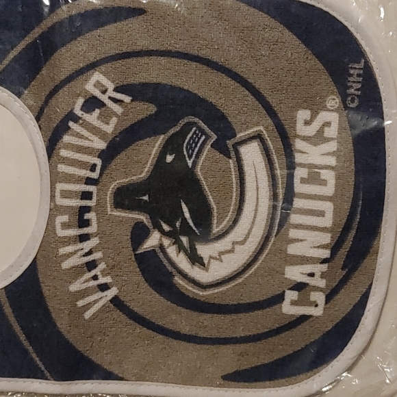 3/$25 VANCOUVER Canucks NHL hockey baby bib NIP - Picture 2 of 8